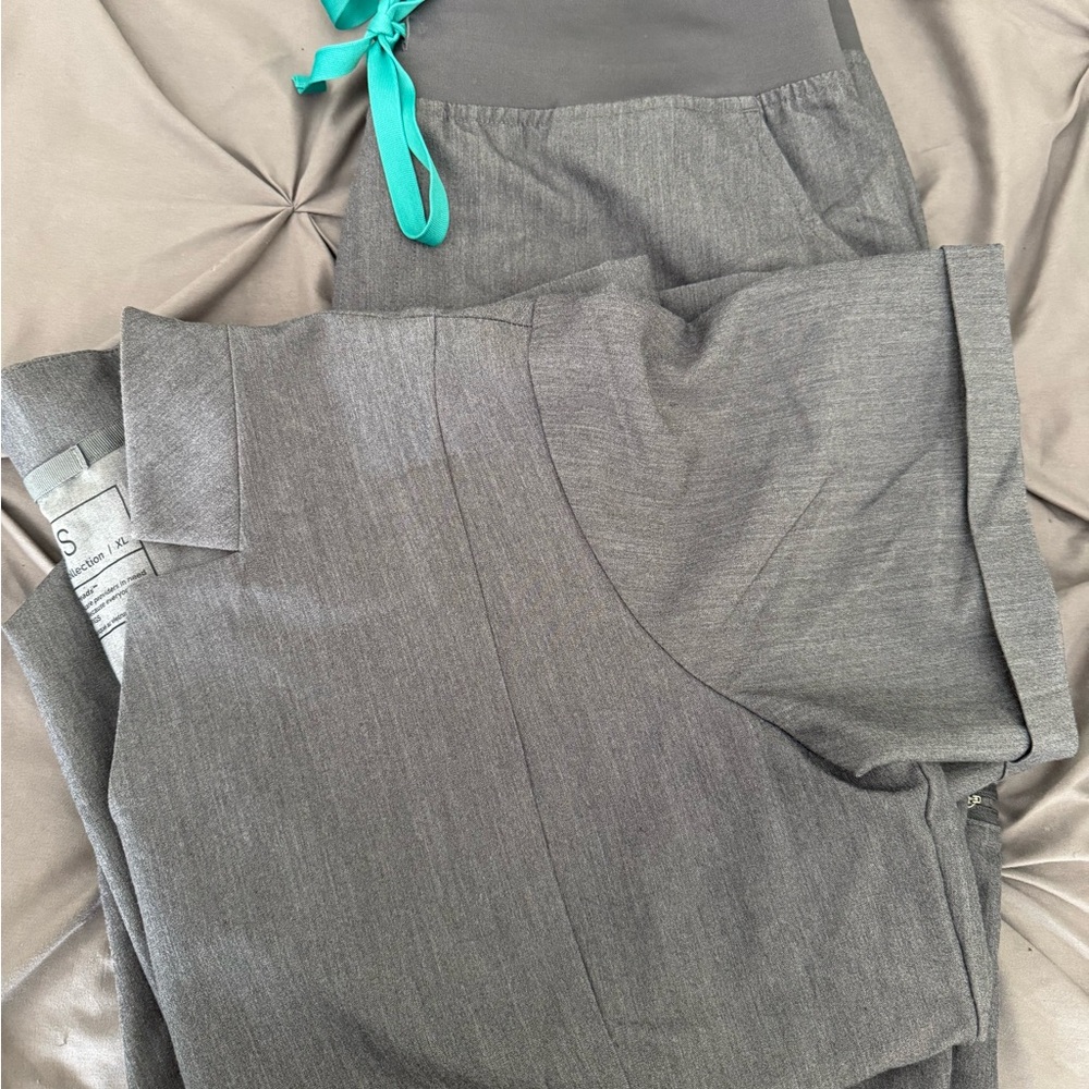 Gray Figs set with Teal Accent